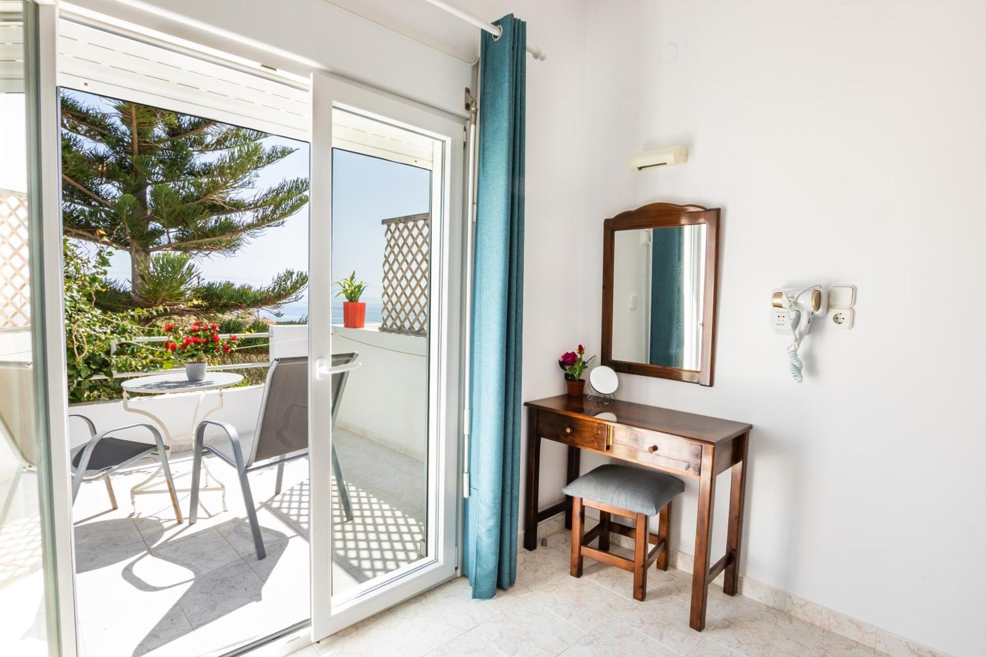 Perama Hotel, Karpathos Амоопи Екстериор снимка